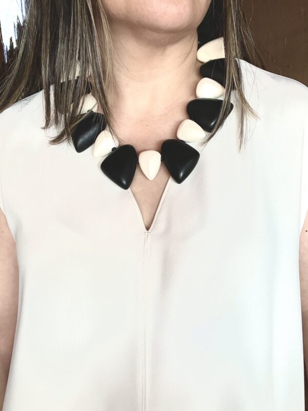 Classic Black and Ivory collar-style chunky necklace.