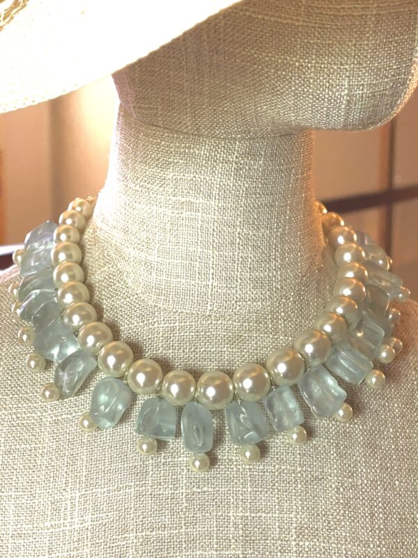 Squared-shaped tumbled glass beads and pearls.  The necklace measures 17.5IN/44CM/9OZ and it includes an extender.