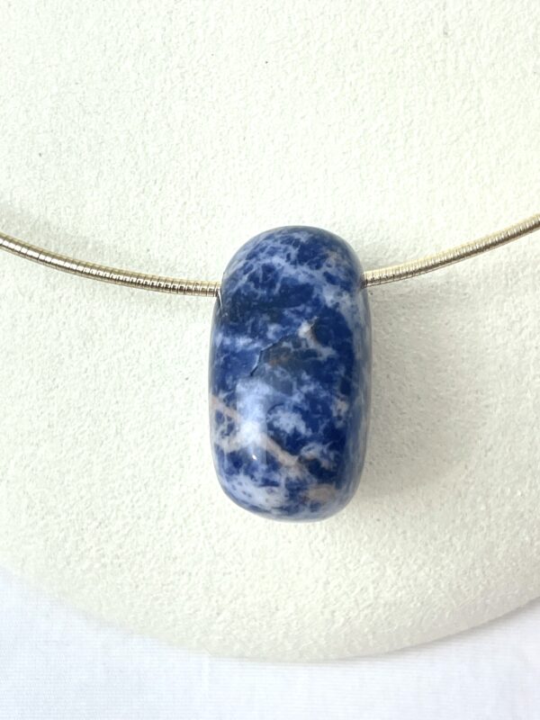 Sodalite: Primarily blue, Solidate is said to have vibrations that are key to unlocking deepened intuition.