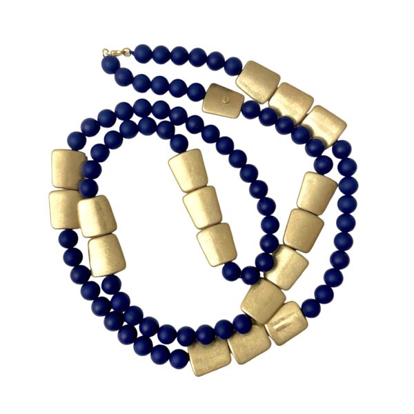 This exquisite extra-long necklace features a stunning combination of navy blue silicone beads and antique gold metal beads, creating an elegant statement piece that embodies sophistication. The design allows for versatile styling, enabling the wearer to enjoy it as a choker, collar, or in its full length. The rich colors of blue and gold evoke a sense of royalty, making it a perfect accessory for both casual and formal occasions. A secure clasp ensures ease of wear and adaptability, making this necklace a must-have addition to any jewelry collection.