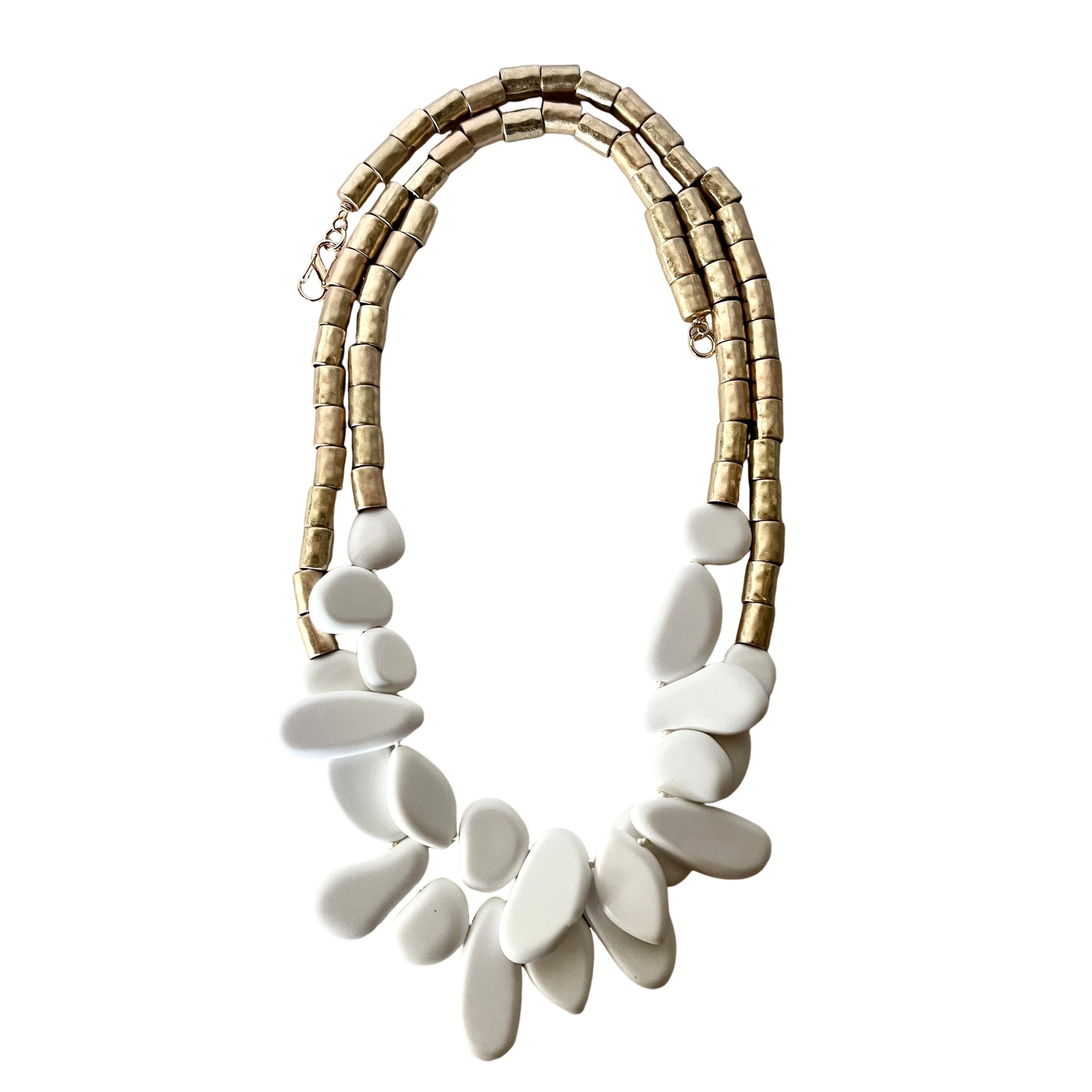 Inspired by the serene beauty of Schoolhouse Beach in Washington Island, USA, this statement piece captures the harmony between nature’s raw textures and modern elegance.
