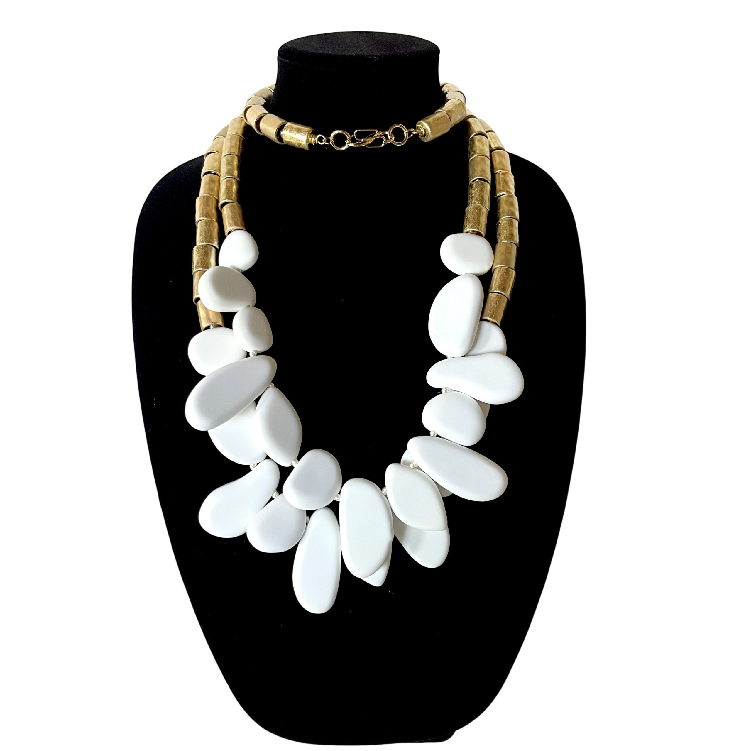 Inspired by the serene beauty of Schoolhouse Beach in Washington Island, USA, this statement piece captures the harmony between nature’s raw textures and modern elegance.