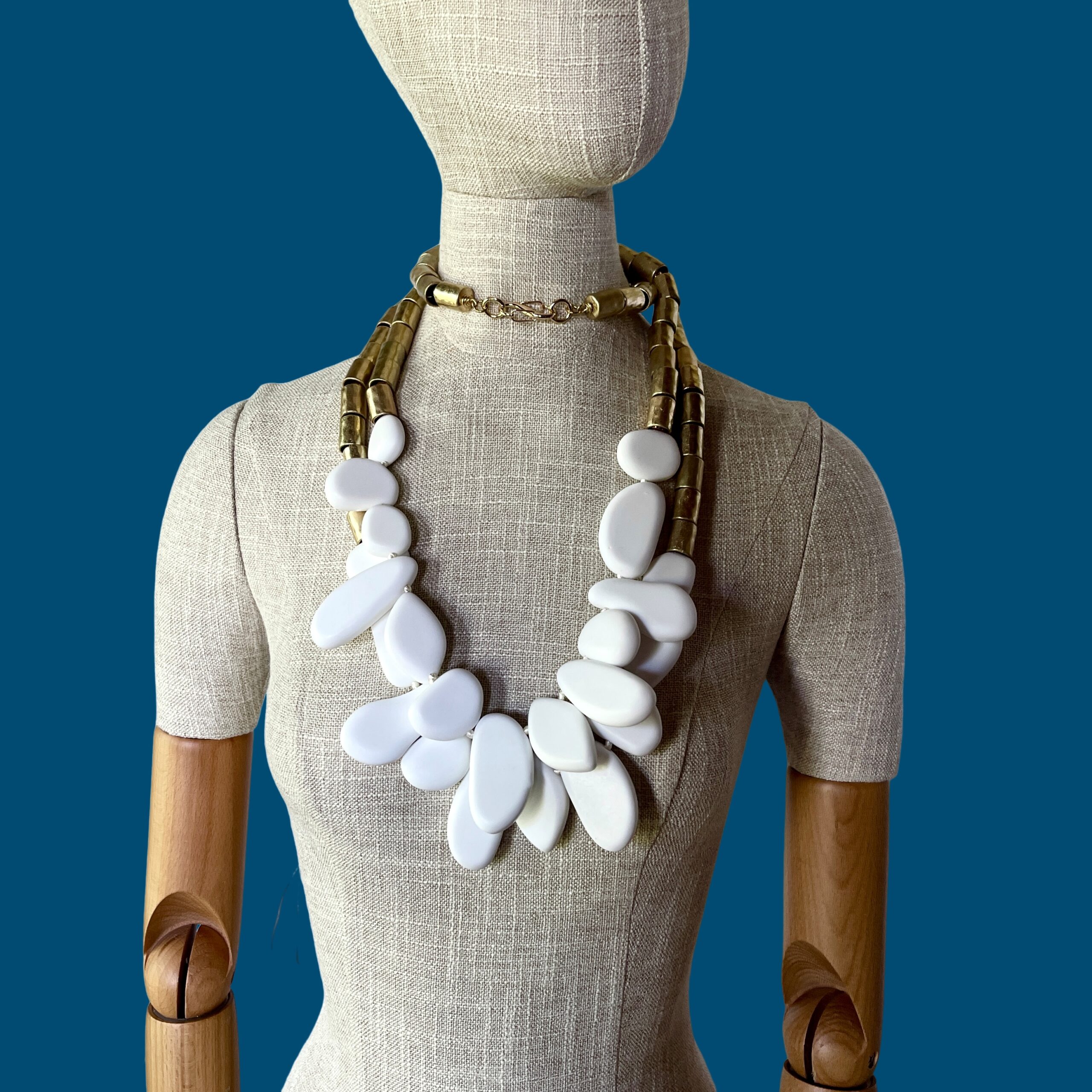 Inspired by the serene beauty of Schoolhouse Beach in Washington Island, USA, this statement piece captures the harmony between nature’s raw textures and modern elegance.